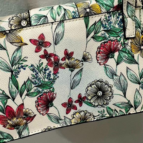 Floral Crossbody Bag from Target - Picture 6 of 14